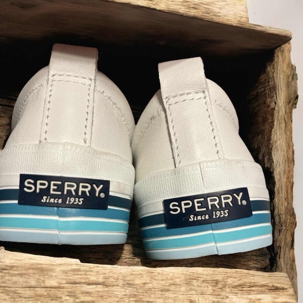 Women’s Sperry Leather White and Blue Casual Sneakers Size 5.5